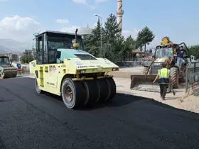 Güneşli Mahallesi Fidanlık Caddesi’nde asfalt çalışmaları tamamlanıyor
