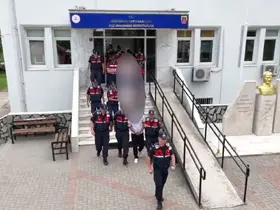 Güven kazanıp milyonluk alışveriş yaptılar, ödemeleri yapmayınca yakalandılar

