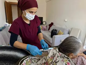 Hacılar’da evde bakım hizmeti gönüllere dokunuyor
