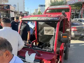 Hafif ticari araç ile elektrikli motosiklet çarpıştı: 1 yaralı
