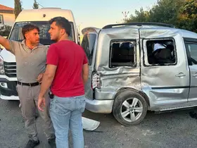 Hafif ticari araç ile kamyon çarpıştı: 3 yaralı
