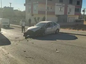 Hafif ticari araç ile otomobil çarpıştı: 4 yaralı
