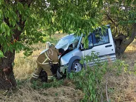 Hafif ticari araç tarım aracına çarptı: 1 ölü, 5 yaralı
