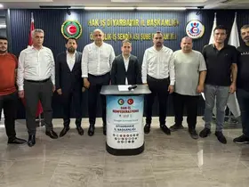 HAK-İŞ İl Başkanı Aküzüm: "Bu tarihi direniş, bir daha yaşanmamak üzere tarihin altın sayfalarına demokrasiye sahip çıkan milletin zaferi olarak yazılmıştır"
