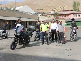 Hakkari polisinden motosiklet kullanıcılarına güvenli sürüş eğitimi
