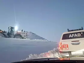 Hakkari’de 3 günlük kurtarma operasyonunda mutlu son: Binmizit yaylasındaki hayvanlar kurtarıldı
