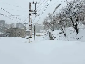 Hakkari’de 43 yerleşim yerinin yolu ulaşıma kapandı

