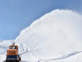 Hakkari’de 74 yerleşim yerinin yolu ulaşıma kapandı