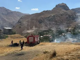 Hakkari’de anız yangını büyümeden kontrol altına alındı
