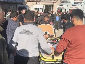 Hakkari’de iki araç kafa kafaya çarpıştı: 1 ölü, 7 yaralı
