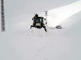 Hakkari’de kardan kapanan 9 köy ve 21 mezra yolu ulaşıma açıldı
