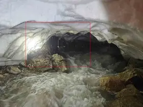 Hakkâri’de karla kaplı vadide umut operasyonu

