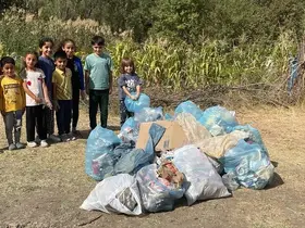 Hakkari’de minik eller çöp topladı
