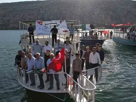 Halfeti’de teknelerle Sumud Filosu’na destek
