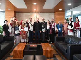Halk danslarının kalbi Konyaaltı’nda attı
