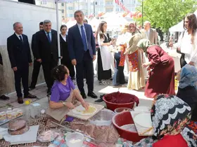 Halk Eğitim Merkezi Müdürlüğünde yıl sonu sergisi açıldı
