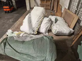 Hamzabeyli’nin karşısındaki Lesovo’da tırda 5 kaçak şişme bot ele geçirildi
