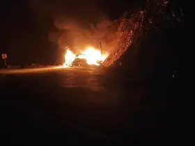 Hasköy-Mutki yolunda otomobil alev topuna döndü
