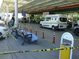Hastane çevresinde yaşayan evsiz şahsın bankta cansız bedeni bulundu
