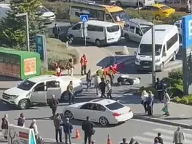 Hastane girişinde kavga: Taraflar tekme tokat birbirine girdi
