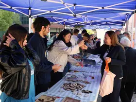 Hastanede tedavi gören çocuklar için destek oldular
