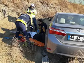 Hastaneye giden yaşlı çift kazada yaralandı
