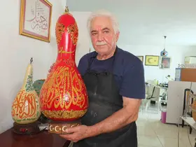 Hat sanatçısı su kabağına işlediği eserini, Cumhurbaşkanlığı Külliyesi’ne hediye etmek istiyor
