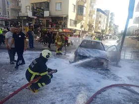 Hatay’da seyir halindeki otomobilin motoru alev aldı

