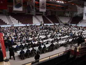 Hataylılar, Hatay Büyükşehir Belediyesi’nin iftar sofrasında buluştu
