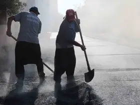Hava 40, asfalt 200 derece: Adana’da işçilerin zorlu mesaisi
