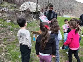 Hayırsever polisten binlerce öğrenciye anlamlı destek

