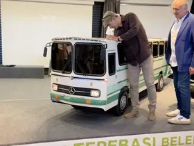 Hayranı olduğu otobüsü minyatüre dönüştürdü

