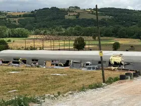 Hayvan çiftliğindeki yangında 5 kuzu telef oldu, bin balya küle döndü
