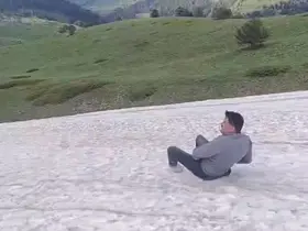 Haziran ayında kar eğlencesi görüntülendi
