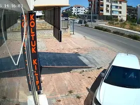 Her gün kaza olan bulvarda, esnaflar korkudan işyerlerinin önünde oturamıyor
