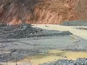 Heyelan nedeniyle açılan alternatif yol sular altında kaldı

