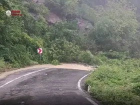 Heyelan nedeniyle ulaşıma kapanan Cide-Doğanyurt yolu ulaşıma açıldı
