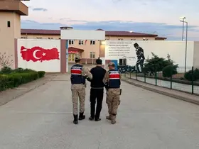 Hırsızlık suçundan 26 yıl kesinleşmiş cezayla aranan şahıs yakalandı
