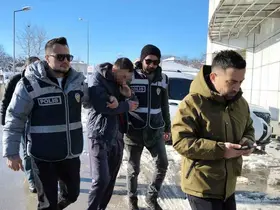 Hırsızlık suçundan aranan şahıs yakalandı
