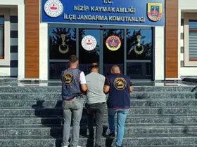 Hırsızlık suçundan aranan şahıs yakalandı
