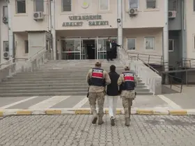 Hırsızlık suçundan aranan şahıs yakalandı
