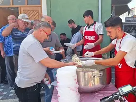 Hisarcık’ta Mevlid-i Nebi Haftası dolayısıyla vatandaşlara pilav dağıtıldı
