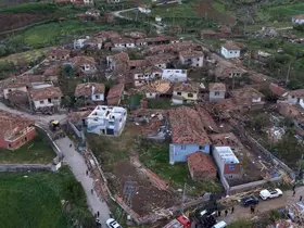 Hortumun savaş alanına çevirdiği köy havadan görüntülendi
