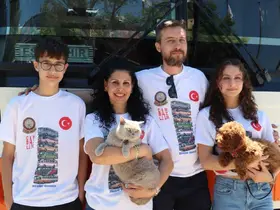 Hurda olarak aldıkları otobüsü 5 milyon liraya yürüyen eve dönüştürdüler
