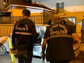 Husumetlisinin babasına ait otomobili kurşunladılar

