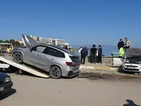 İki aracın çarpışmasıyla 2'si ağır 6 kişi yaralandı