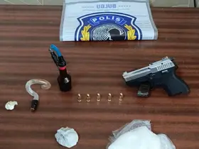 İzmir'de yol kontrolünde uyuşturucu ele geçirildi: 2 gözaltı