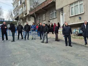 İBB’nin hatalı yıkımı 4 aileyi sokakta bıraktı, yakınlarının yanında kaldıklarını iddia eden aileler çözüm istedi
