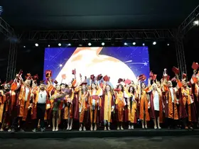 İEÜ’de uzmanlık yolculuğu diplomayla taçlandı
