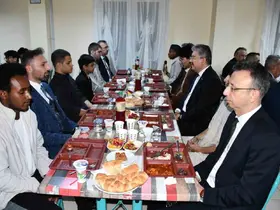 İftarda uluslararası öğrencilerle bir araya gelindi
